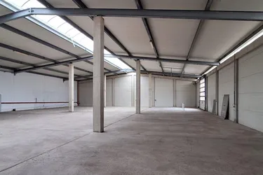 LAGERHALLE in sehr guter Lage mit 950 m² zu vermieten.