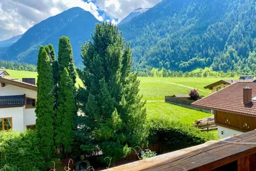 Freizeitwohnsitz im Ötztal! Gemütliche 4-Zi. Dachgeschoßwohnung mit Blick ins Grüne