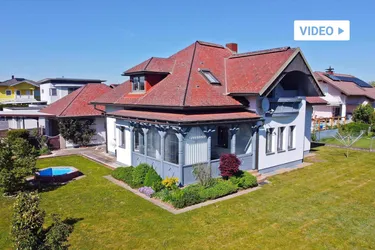 Gepflegtes Wohnhaus mit Garagengebäude, Carport und schönem Grundstück in Ebenthal bei Klagenfurt