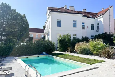 DACHGESCHOSSWOHNUNG MIT BALKON MÖGLICHKEIT IM VILLEN COTTAGE - BEFRISTET VERMIETET - GEMEINSCHAFTSPOOL - NEU RENOVIERTES HAUS