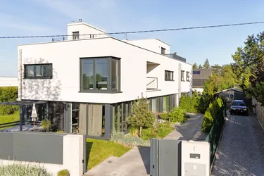 ZEITLOSE ELEGANZ TRIFFT MODERNEN LEBENSRAUM: IHR FAMILIEN- UND ARBEITSDOMIZIEL IN GERASDORF