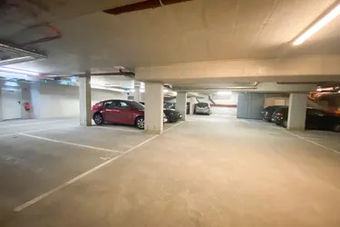 TIEFGARAGENSTELLPLATZ IN DER NÄHE LÄNGENFELGASSE U4/U6