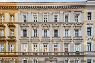 HISTORISCHES ZINSHAUSJUWEL AUS FAMILIENBESITZ IN BESTLAGE DES 18. BEZIRKS - CHARMANTER ALTBAU AUS FAMILIENBESITZ MIT EXZELLENTER INFRASTRUKTUR - NÄHE AKH UND KUTSCHKERMARKT - ca. 3% RENDITE