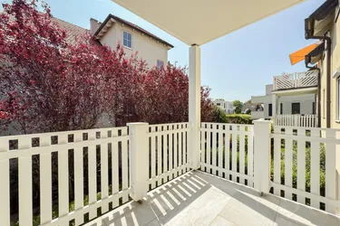 STADTRAND - TRAUMHAFTE 4 ZIMMER FAMILIENWOHNUNG INKL. GARAGE UND BALKON IN GRÜNLAGE