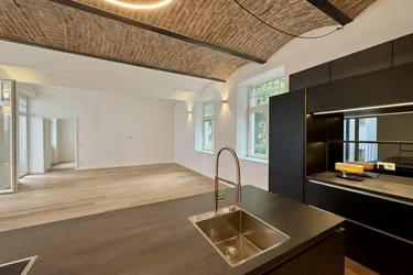 Einzigartiges Designer-Atelier in Hofruhelage mit großzügigem Balkon | Bestandsfrei