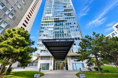 Büro im Coop Turm | ca. 40 m² | Sky Lobby, Dachterrasse &amp; Concierge