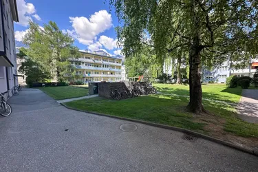 Helles Büro mit 2 Räumen und WC mit Gartenblick in Innsbruck