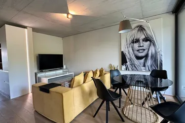 Moderne Penthouse-Wohnung in Seenähe - provisionsfreier Privatverkauf!