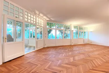 226 Immobilien: Stilvolles Wohnen in einer imposanten Villa