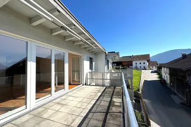 226 Immobilien | PREISREDUKTION 6 Zimmer-Dachgeschosswohnung + 3 Balkone / optional 2 TG-AP in Patsch