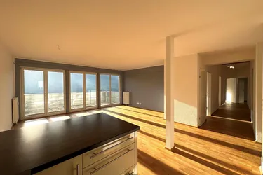 226 Immobilien | PREISREDUKTION 6 Zimmer-Dachgeschosswohnung + 3 Balkone / optional 2 TG-AP in Patsch
