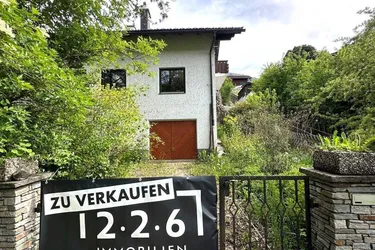 226 Immobilien: Sanierungsbedürftiges Haus in leichter Hanglage am Starkenbühel in 6073 SISTRANS