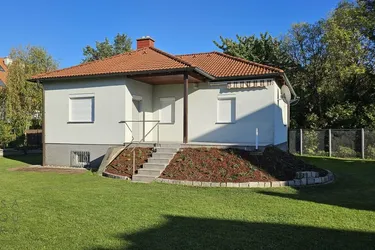 EINFAMILIENHAUS MIT GROSSEM GRUNDSTÜCK IN RUHIGER LAGE – DONAUTURM