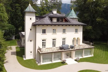 Expose Gräfliches Anwesen in der Nähe des Wolfgangsees, umrahmt von den prächtigen Alpen