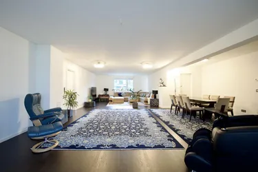 Neustift am Walde - Großzügige Vier-Zimmer Terrassenwohnung inklusive zweier Tiefgaragenplätze