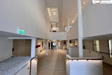 Expose Großzügige Mietfläche ideal für Praxis, Well- oder Fitness im Ärztezentrum! Erstbezug!