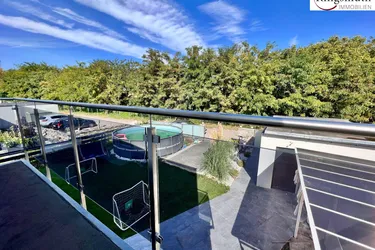 Expose Garten, Terrassen und Balkone - Garage - Pool - Fußbodenheizung/Luftwärmepumpe - Ziegelmassiv Bauweise