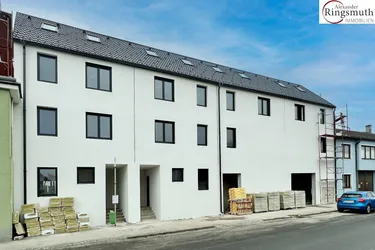 Expose Reihenhaus Neubauprojekt, Erstbezug, 4 von 8 Wohneinheiten noch verfügbar, Gärten, Balkon und Terrassen, S-Bahn Station 350m, Luftwärmepumpe mit Kühlfunktion!