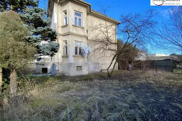 Expose Ruhige Innenstadtlage - 6-Zimmer-Zweifamilienhaus - hervorragende Infrastruktur - großes Ausbaupotential