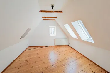 Ruhige 3er-WG-taugliche Altbauwohnung im Innenhof der Sporgasse