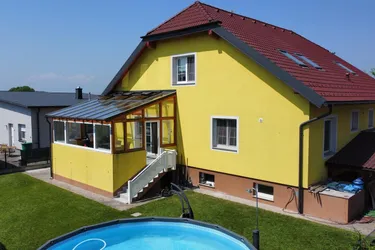 Viel Platz für Familie und Hobbies – 7 Zimmer plus Wohnkeller, 2 Küchen und freundlicher Garten