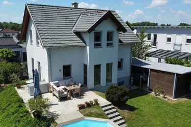 Familienfreundliches Wohlfühlhaus mit viel Platz, großem Wohnkeller tollem Garten und Pool