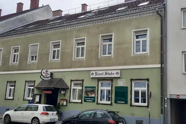 Sanierungsbedürftiges Wohn- und Geschäftshaus mit hoher Baureserve