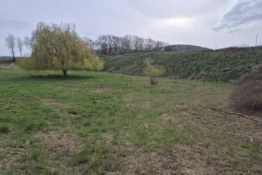 Aufgeschlossenes Baugrundstück in Ortsrandlage mit unverbautem Grünblick, Kauf oder Baurecht auf bis zu 99 Jahre möglich