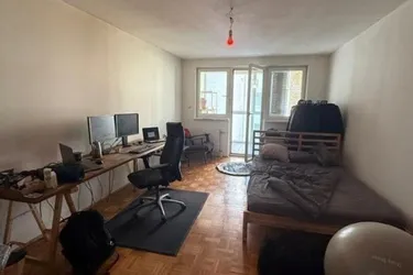 Einzimmerwohnung mit Wintergarten im 4. Stock und Garagenstellplatz