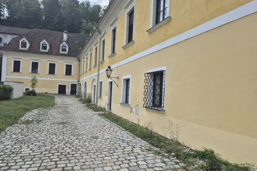 Sehr gute Rendite bei Vollvermietung! Zinshaus mit 27 Einheiten in guter Lage