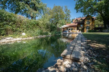 Traumhafte Villa in Krumpendorf mit Naturpool und Poolhaus