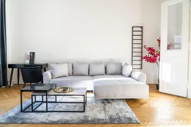 Exclusively furnished 81m² apartment with 2 rooms near ROCHUS MARKET
