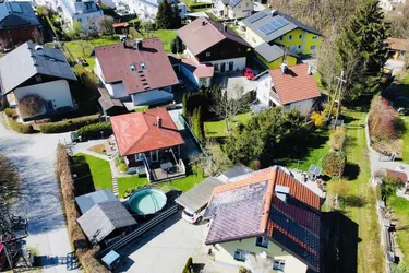 Investmentchance: Sieben Grundstücke mit Bestandsgebäuden und Entwicklungspotenzial in Eugendorf