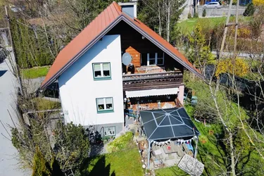 Sanierungsbedürftiges Einfamilienhaus mit großem Grundstück und Potenzial in Eugendorf