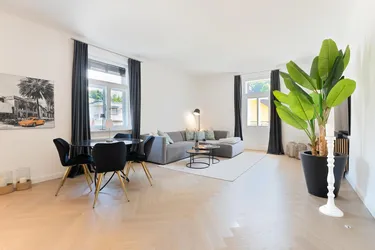 Altbauflair, Sonnenbalkon, Bestlage – Ein Wohn-Statement für Anspruchsvolle!