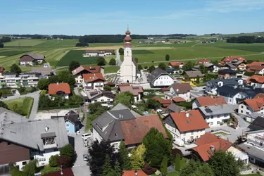 Sonniges Baugrundstück in Irrsdorf bei Straßwalchen von 465 m2 bis 933 m2
