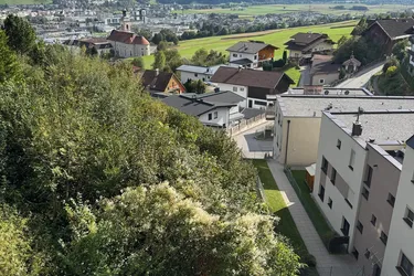 Günstiges Baugrundstück in Hanglage mit guter Aussicht in Vomp-Fiecht
