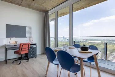 Expose Möbliertes Apartment über den Dächern von Wien - YOUNIQ Vienna TrIIIple / Top-modernes Hochhaus