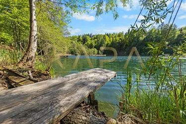 Eleganz trifft Natur – Top 1 am Aichwaldsee mit privatem Seezugang, Garten und Parkplatz!