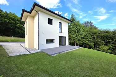 NEUBAU Familienhaus im Grünen!