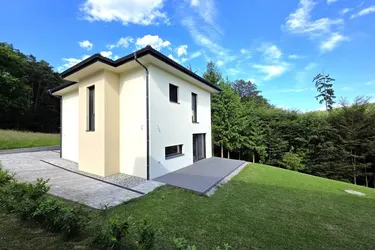 NEU! Modernes Einfamilienhaus mit Grünblick!