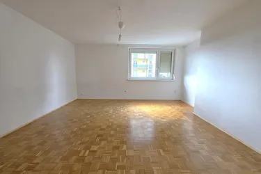 WG-tauglicher Wohnung mit Balkon!