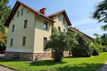 Gut aufgeteilte Pärchenwohnung mit Garage!