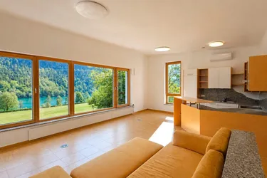 Weitläufige Liegenschaft mit unverbaubarem Seeblick