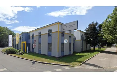 Bürogebäude mit Produktion und Reinraum