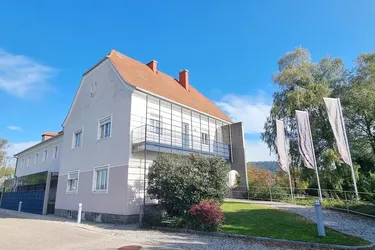 Moderne Büro-/Praxisflächen in Top Lage !!