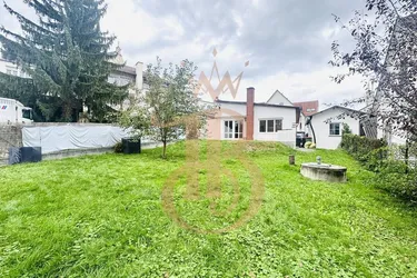 MEHR ALS EINE WOHNUNG: Haus-Feeling mit eigenem Garten, großer Terrasse &amp; Garage