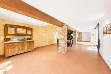 WOHNEN ÜBER DEN DÄCHERN VON HARTBERG – Loftartige Maisonette auf 3 Ebenen mit Haus-Charakter, Sauna &amp; Terrassenparadies