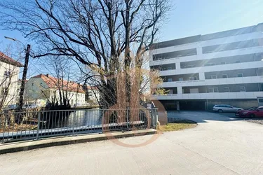 Stylisch wohnen mit Balkon, Schlossbergblick &amp; Tiefgarage