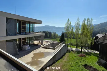 Leben wie im Urlaub – Luxus-Gartenwohnung am Attersee.
